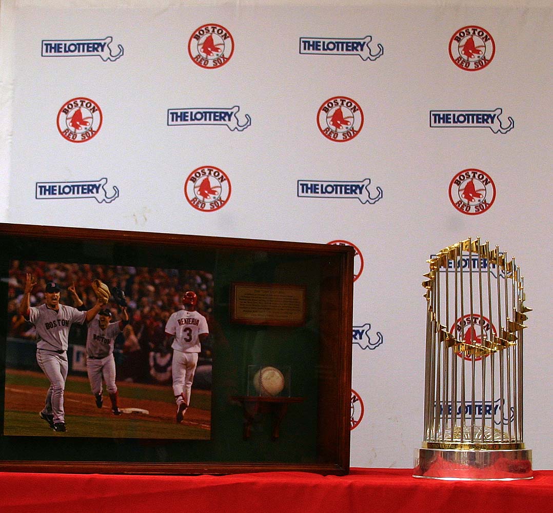 01 Red Sox Trophy