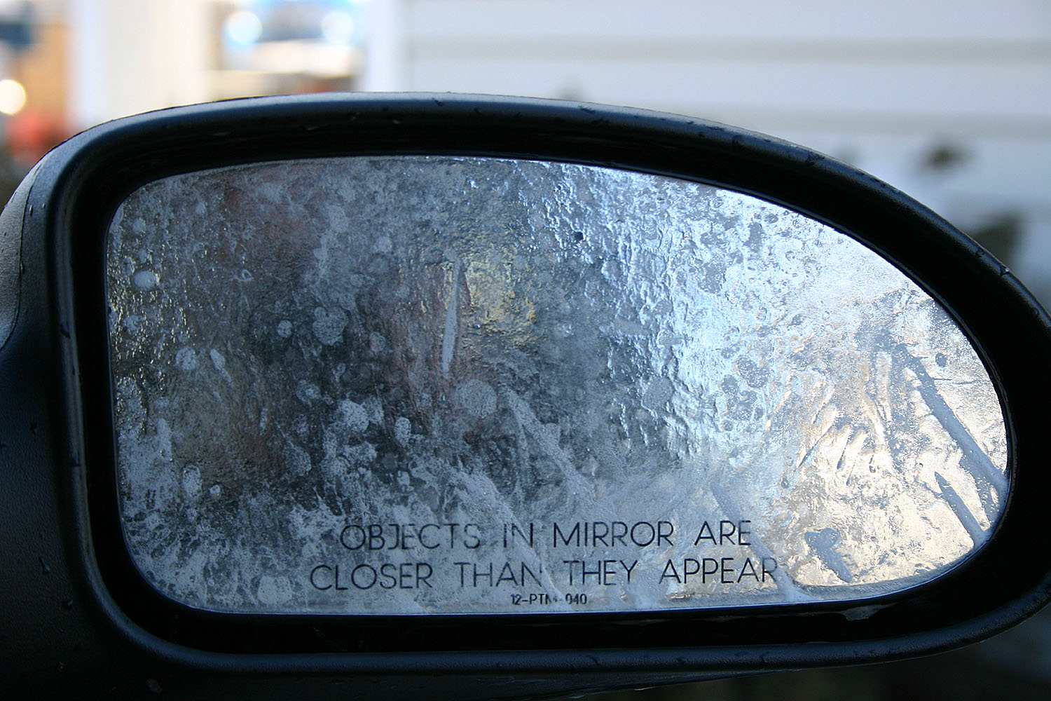 00_objects_appear_frozen_in_mirror