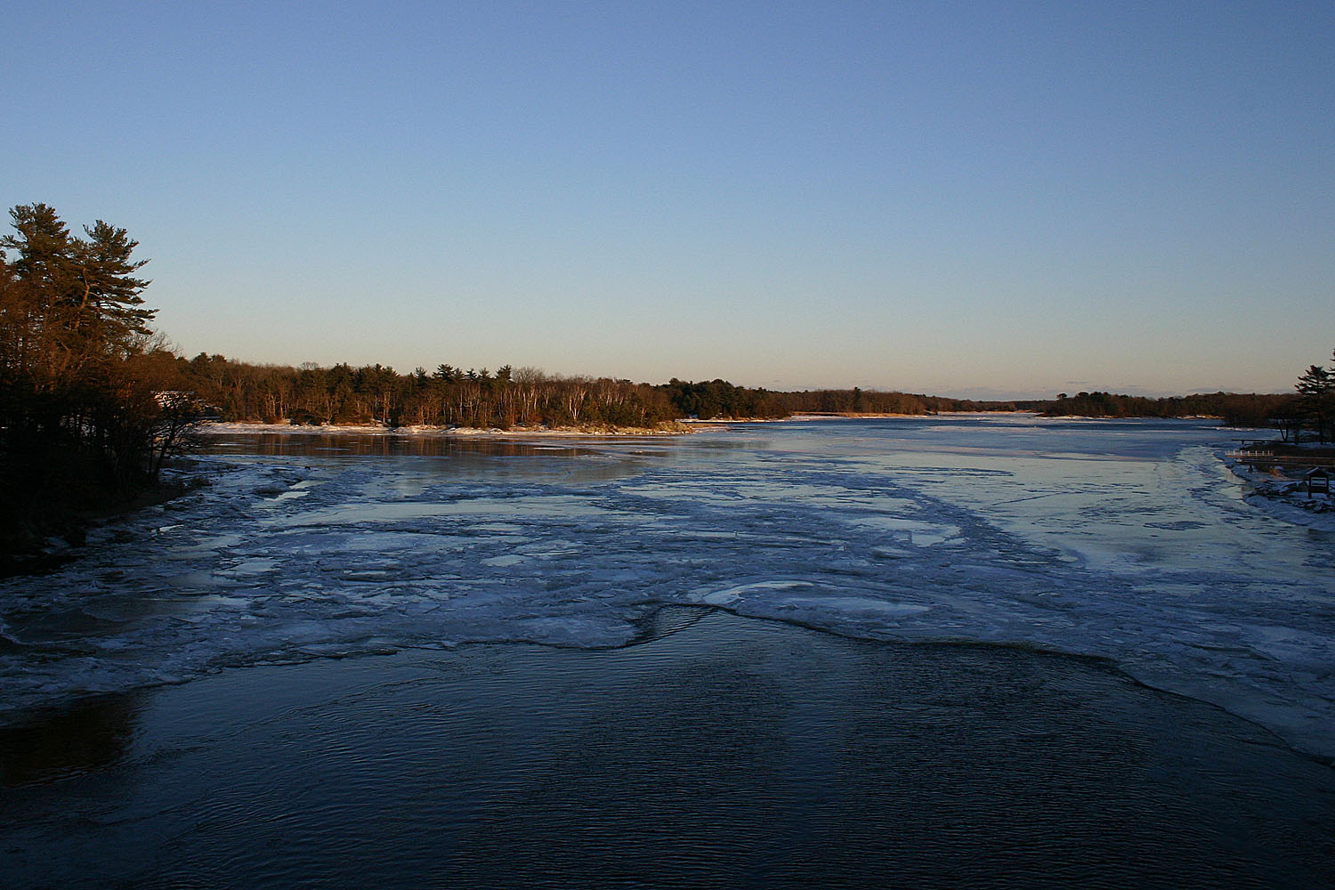 05_down_the_Merrimack_River_from_the_chain_bridge