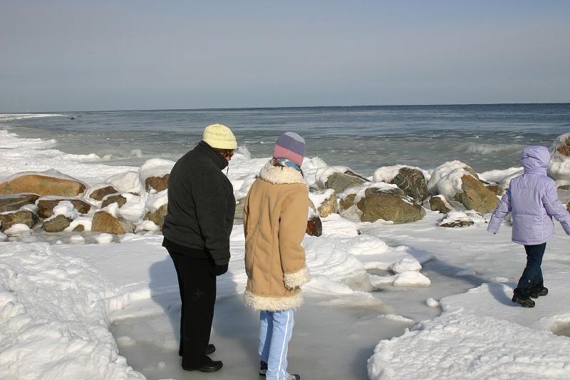 05_Roe_Kasey_and_Rebecca_on_ice