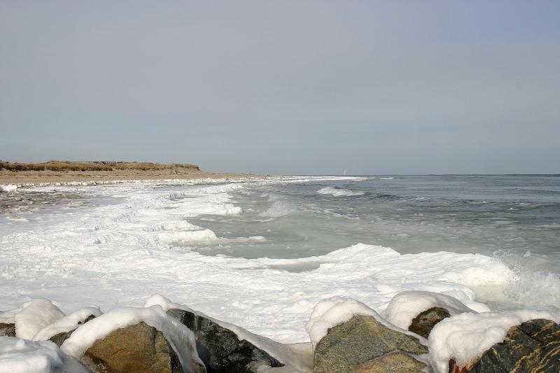 07_looking_North_at_Sandy_Point_Beach