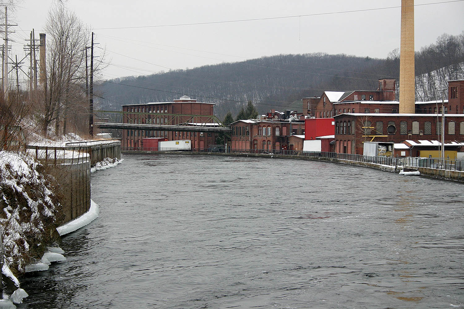 03_looking_down_the_canal_from_the_canal_bridge