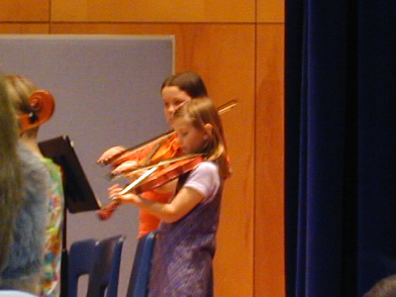 09_Stephanie_and_Rebecca_playing_the_violin