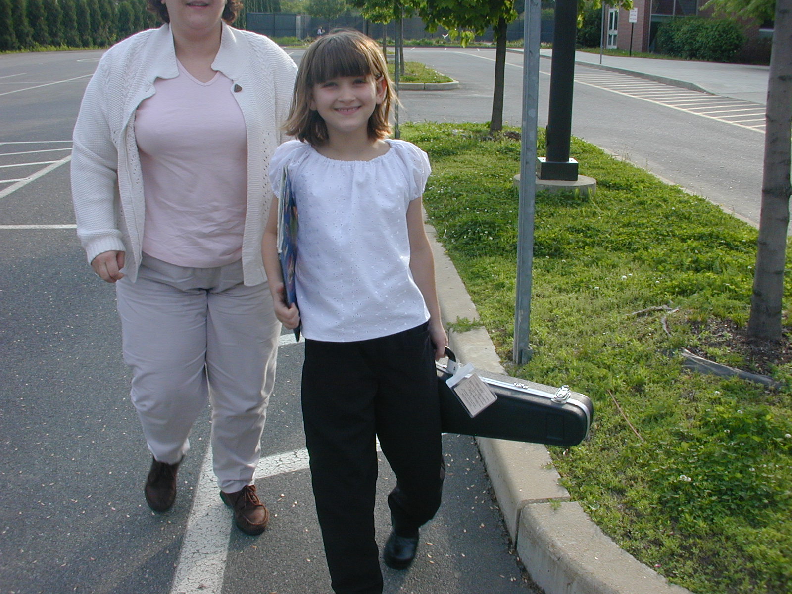 00_Rebecca_with_her_violin