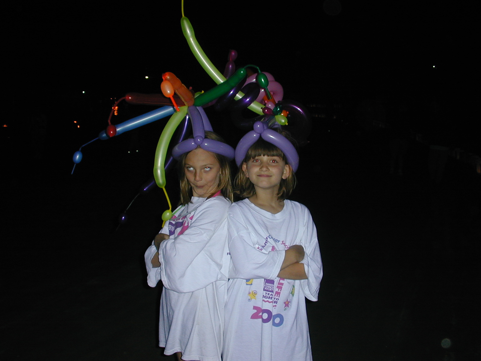 01_Anneliese_and_Rebecca_balloon_hats