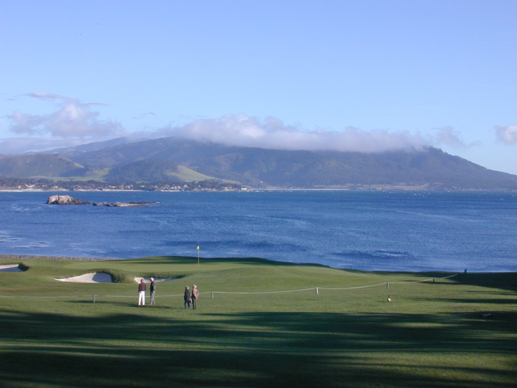 10 18th green at Pebble Beach clouds on mountain