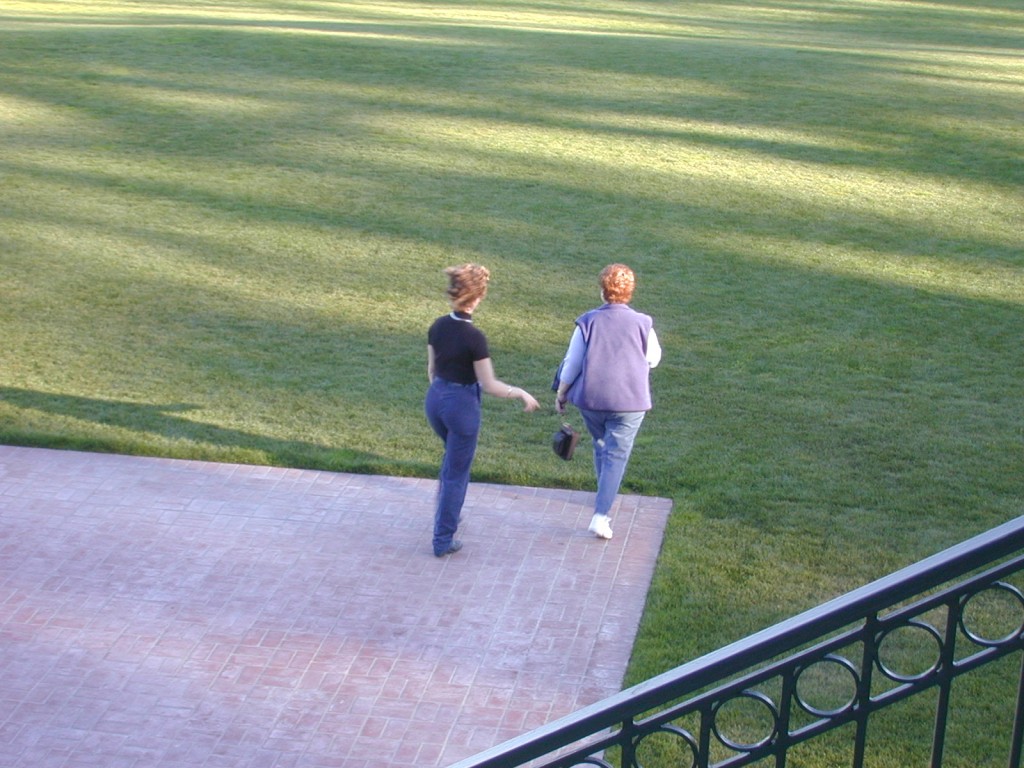 11 Buffy and Nancy walking to the 18th