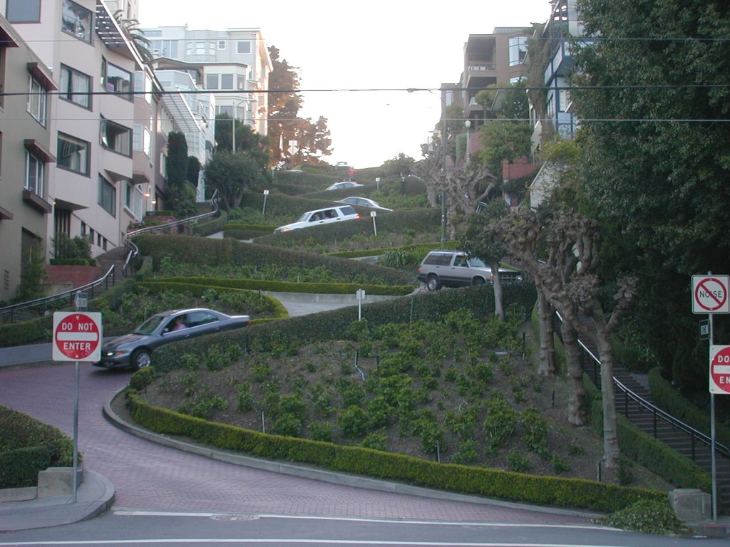 29 Lombard St The Crookedest Street with cars