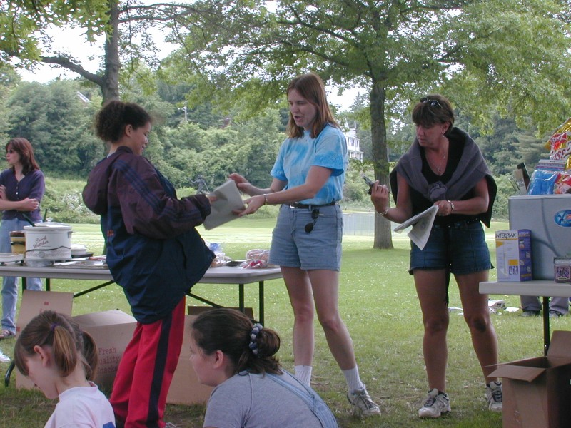 04 Emilee receives her trophy and certificate