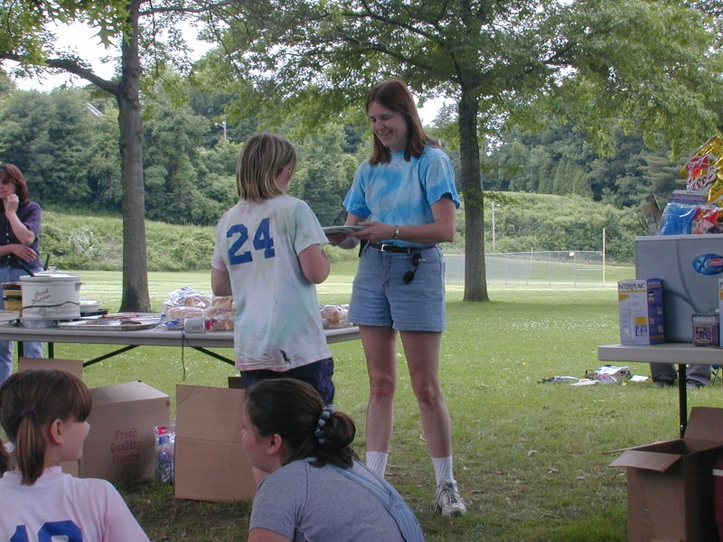 05 Jordan receives her trophy and certificate