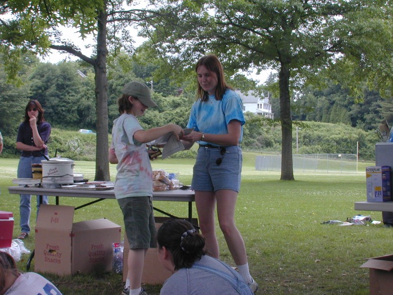 09 Rachel receives her trophy and certificate