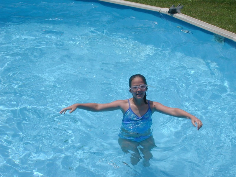 05 Kasey in the pool