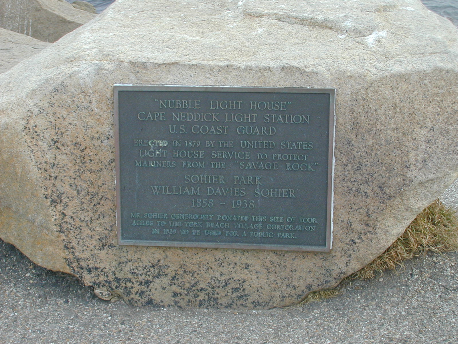 34_Nubble_Light_House_Plaque