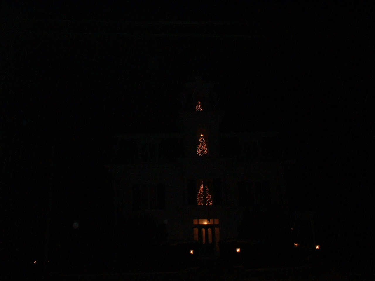 04_Newburyport_house_3_Christmas_trees