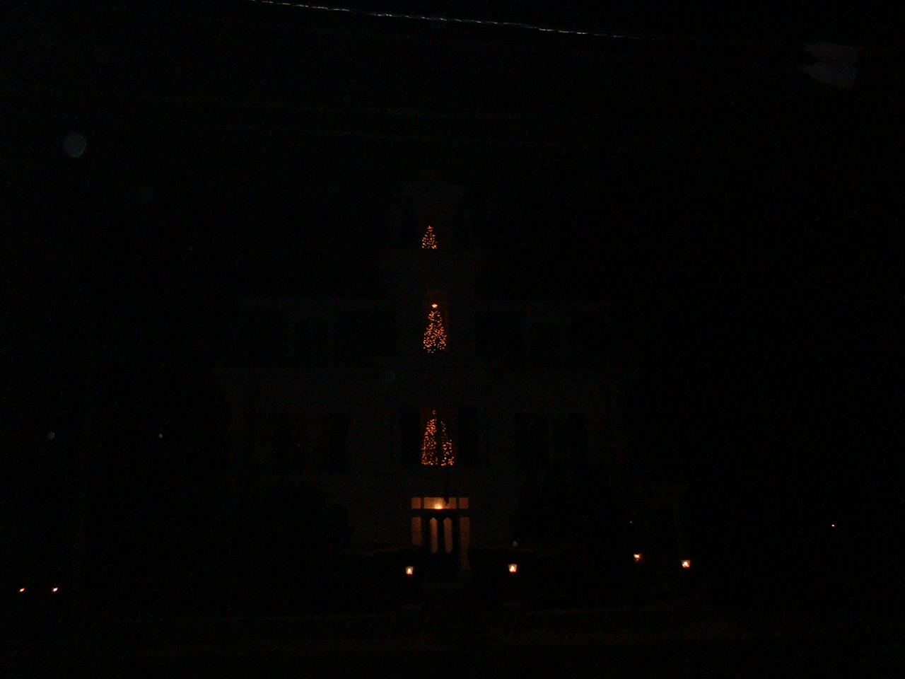 05_Newburyport_house_3_Christmas_trees