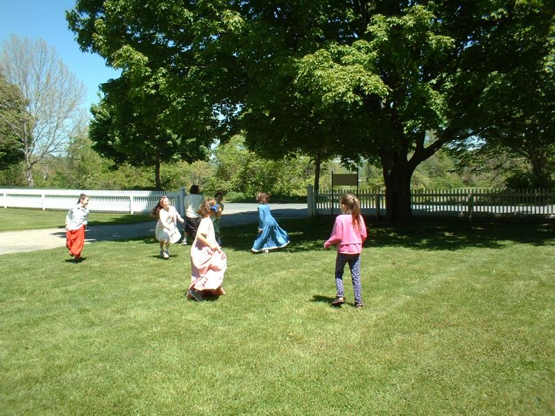 05_girls_playing_at_recess