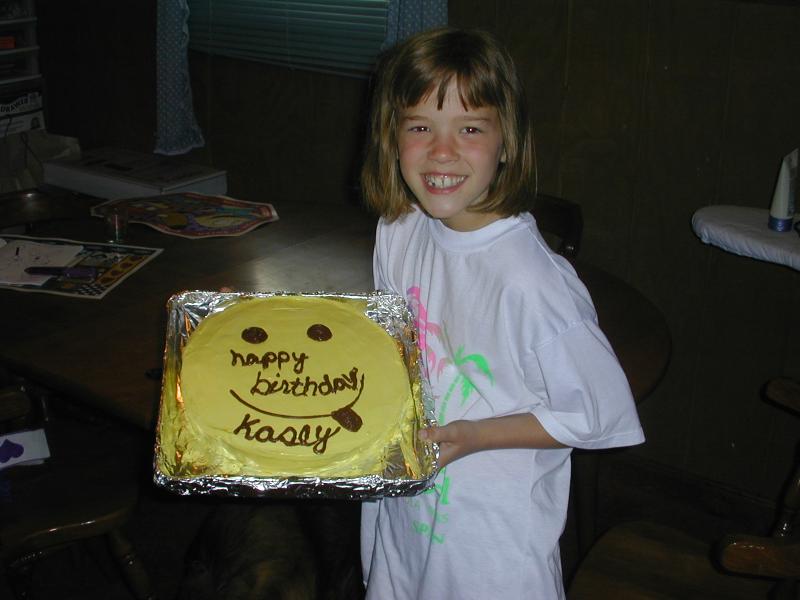 10_Kasey_holding_her_cake