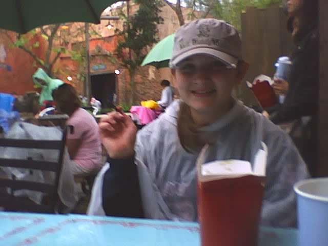 18_Becca_eating_lunch_in_the_rain