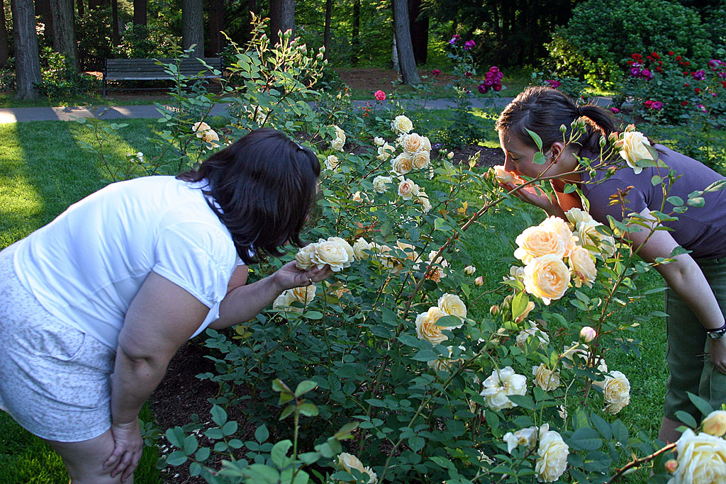 15_Jen_and_Nora_smelling_the_roses