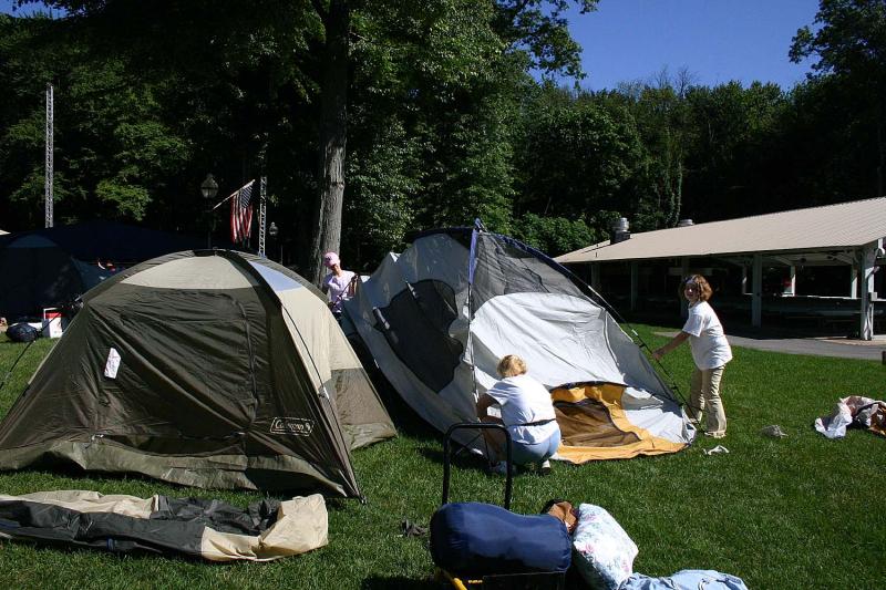 03 tents going up