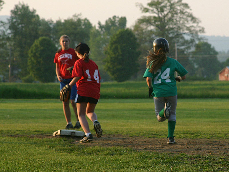 09 Rebecca funning to second